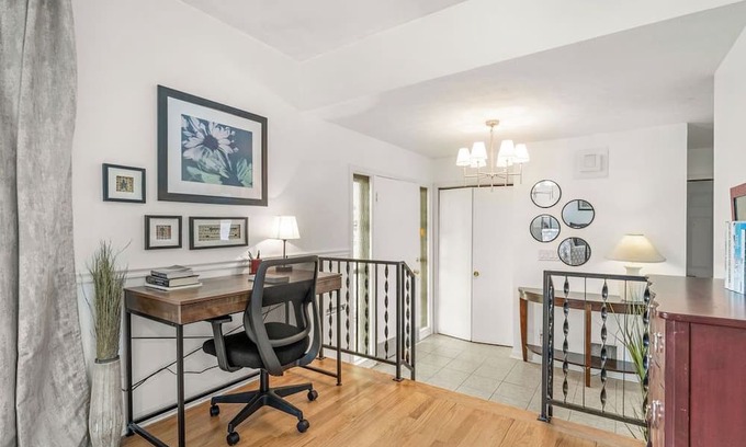 Columbus House | Fully Furnished Paid Utilities 3-bedroom 2-1/2 Bath Home on a quiet Cul-de-Sac