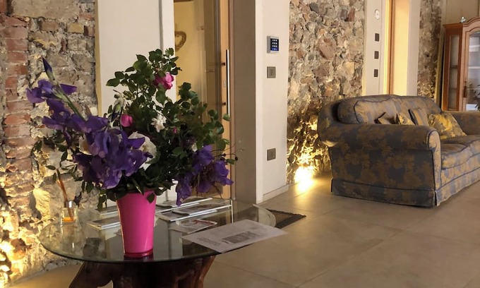 Arco Apartment | Ca' GIORGINA APARTMENTS PINK TEA