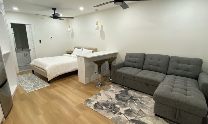 Newton Apartment | Calm Corner Retreat: Calm Escape