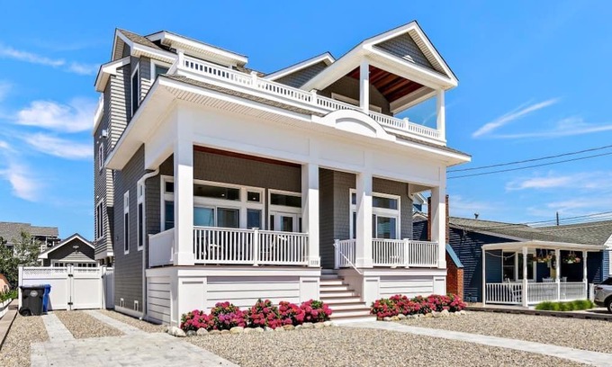 Beach Haven House | Modern Coastal Escape – New Construction, Family-Friendly, Walk to Beach