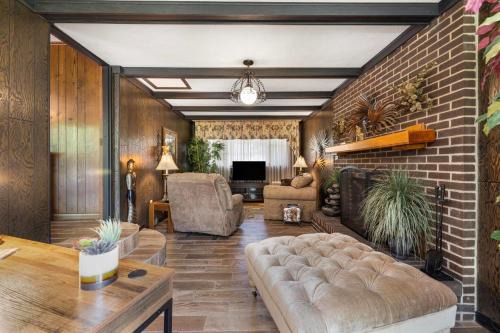 Erwin House | 'That 70s House' Retreat near the Nolichucky