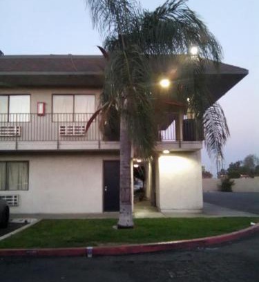 Oildale Hotel | The Lil Ho