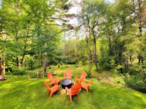 Bethlehem Ski Chalet | Lovely A-Frame cottage, ski season *Bring Dogs*