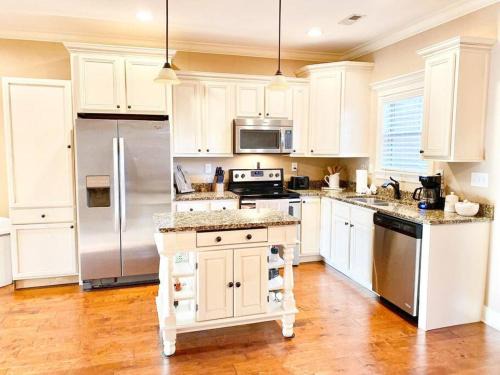 Cleveland Villa | Comfy, Spacious Townhome in Cleveland