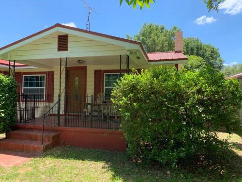 Dunnellon House | Florida Central area farm setting home close to HITS & WEC